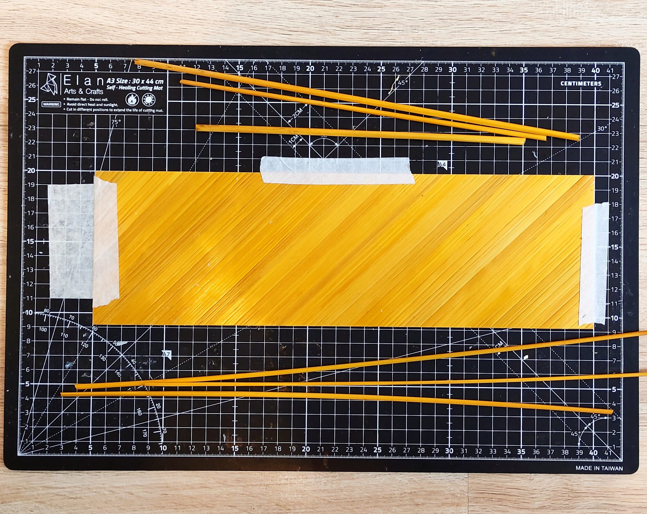 Paille de seigle dorée, marqueterie en chevron