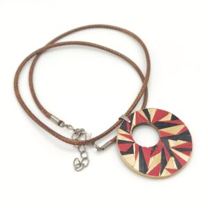 Collier avec pendentif en marqueterie de paille