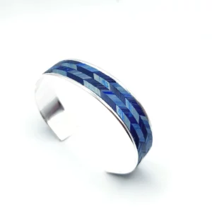 Bracelet manchette marqueterie de paille - plaqué argent - duo de bleu – vue de profil