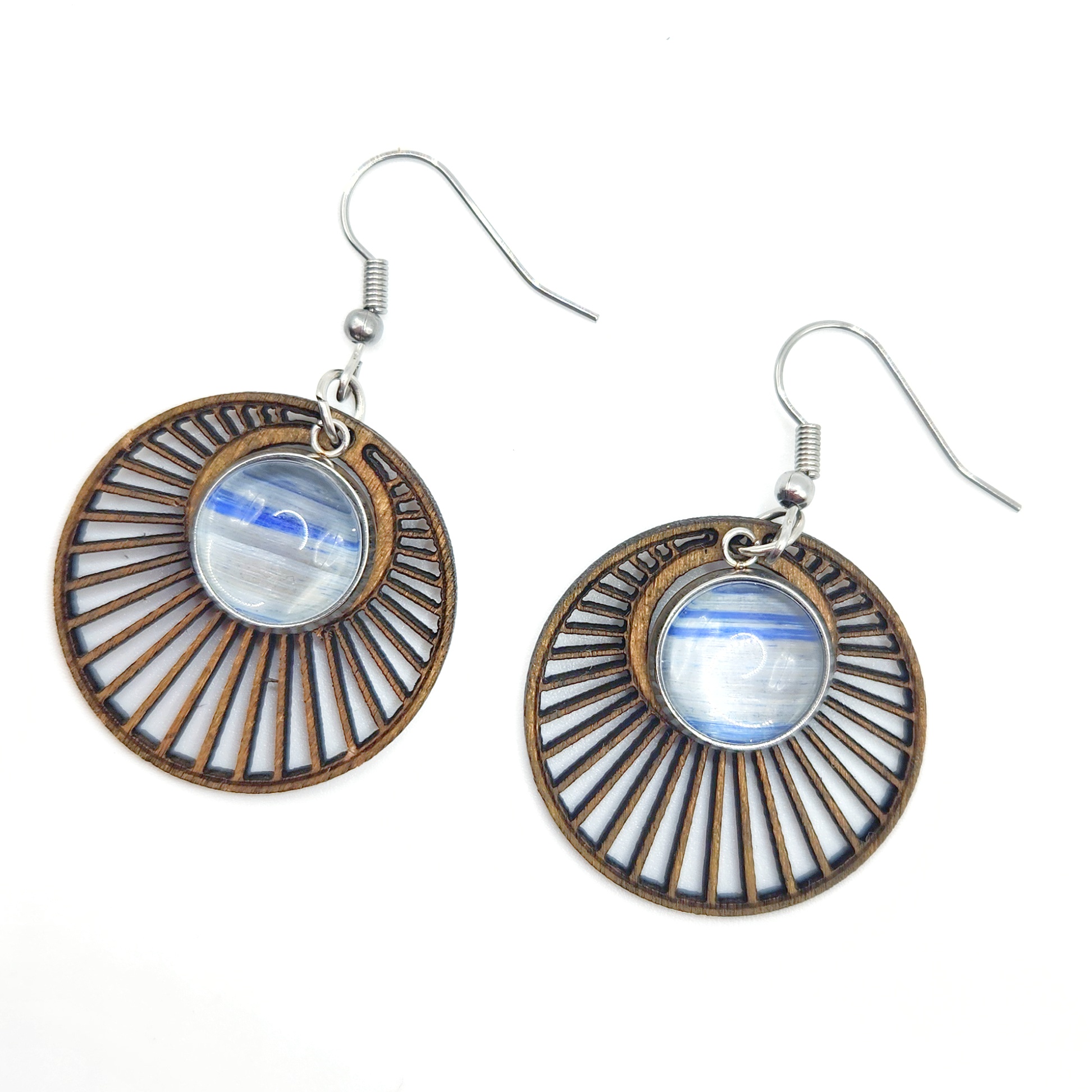 Boucles d'oreilles en marqueterie de paille - acier inoxydable et bois - vue paire 2