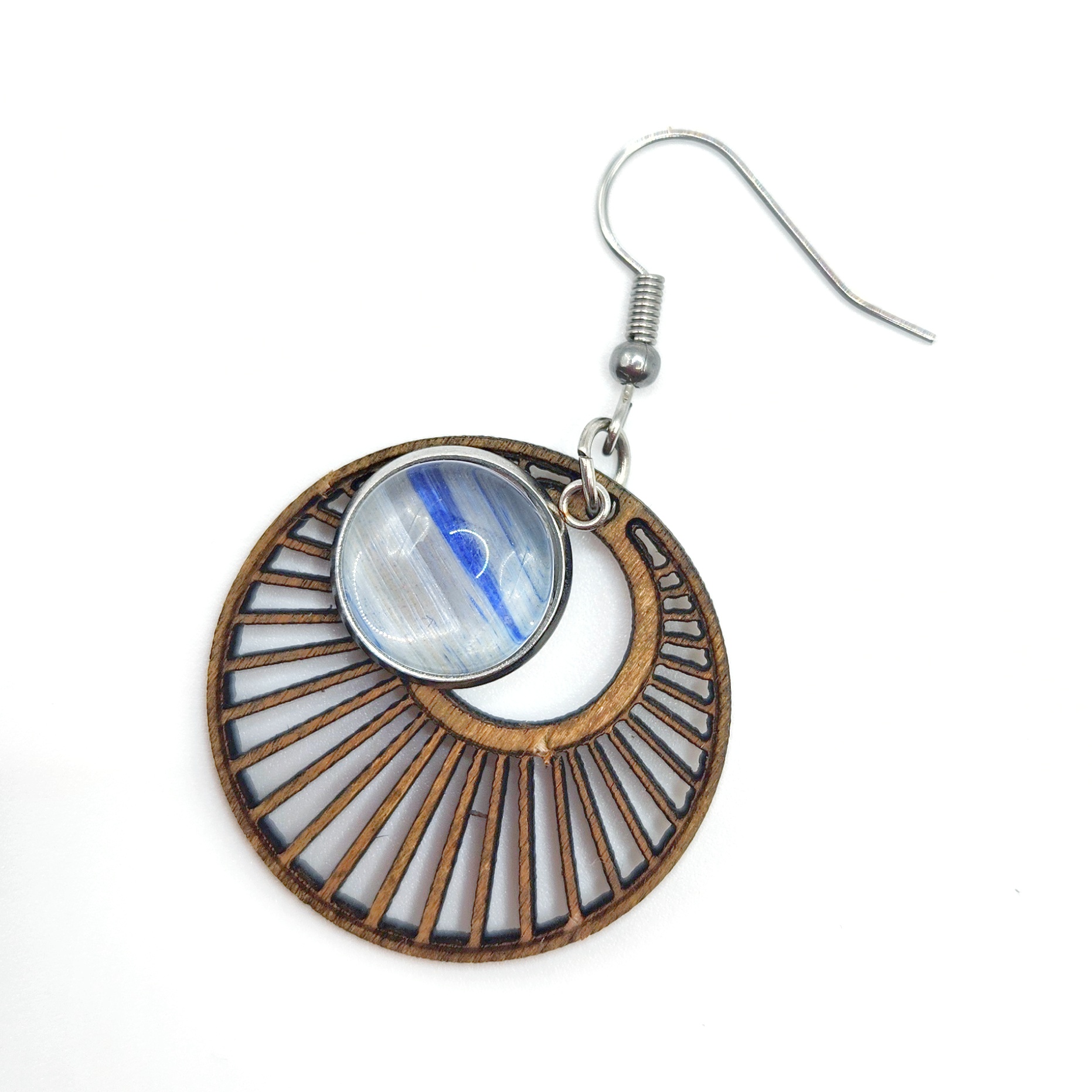 Boucles d'oreilles en marqueterie de paille - acier inoxydable et bois - vue de dessus