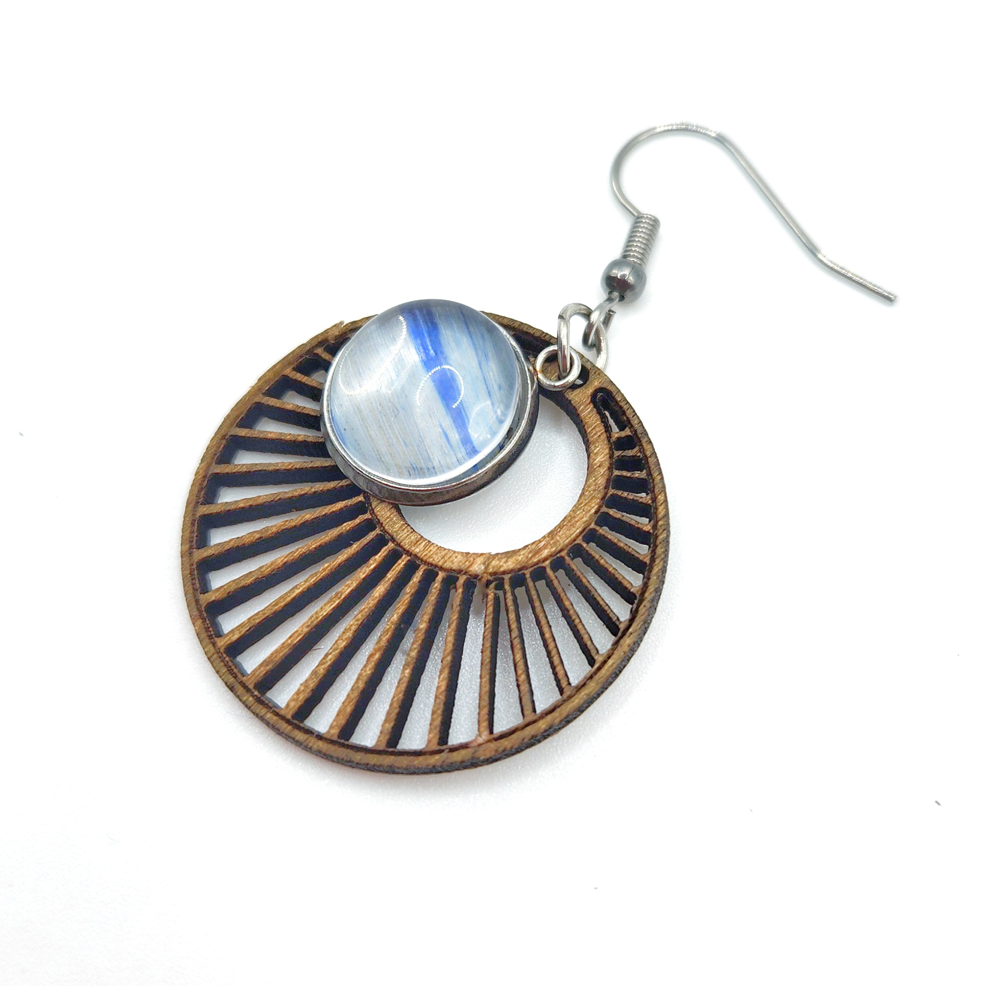 Boucles d'oreilles en marqueterie de paille - acier inoxydable et bois - vue de dessus