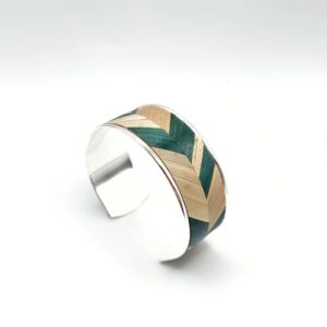 Bracelet manchette marqueterie de paille - doré à l'or fin- vert et paille – vue de profil
