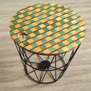 Tabouret porte-plante artisanal en marqueterie de paille de seigle