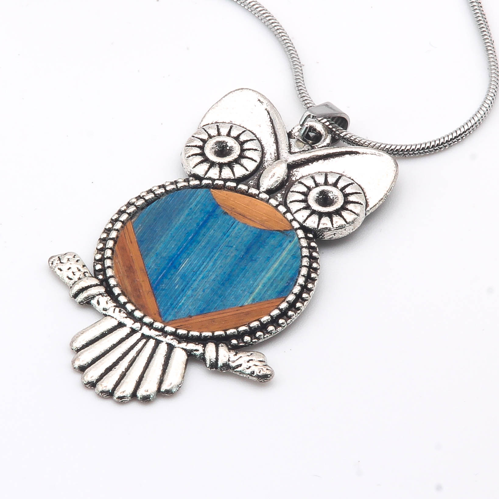 Pendentif chouette en marqueterie de paille - acier inoxydable - bleu  - vue gros plan